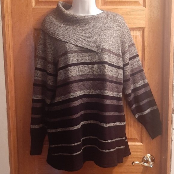 Gray and Black stripped sweater - Picture 4 of 4